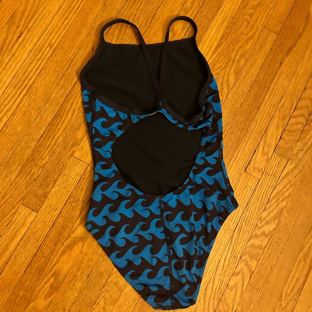 Women's Ride The Wave Light Drop Back One Piece Swimsuit - Picture 3 of 6
